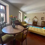 Montecchi House Apartmán *