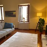 아파트 Montecchi House